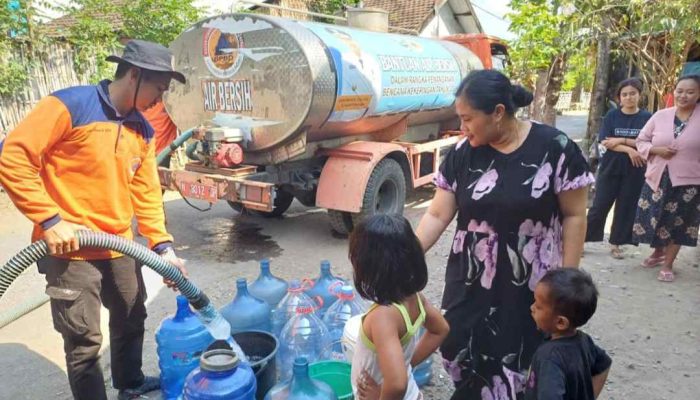 Puluhan Dusun Terdampak Kekeringan, BPBD Probolinggo Terus Droping Air Bersih