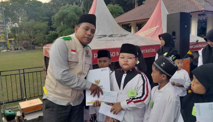 Kolaborasi Lazisnu, Baznas, dan RMI Santuni Santri Yatim Piatu di 8 Pesantren