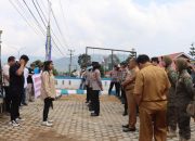 Pendemo Ini Nangis di Depan Kepala Bakesbangpol Lebong