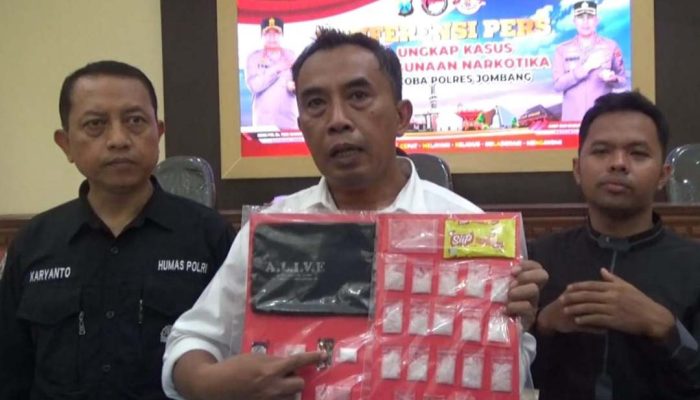 Edarkan Sabu Pakai Bungkus Permen dan Jajan, Tukang Banner Asal Sidoarjo Diringkus Polisi di Jombang