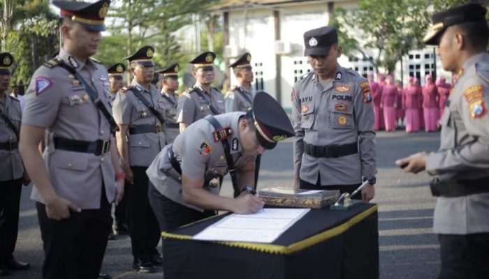 Polres Sampang Geser 4 Kasat, 8 Kapolsek dan 1 Kabag