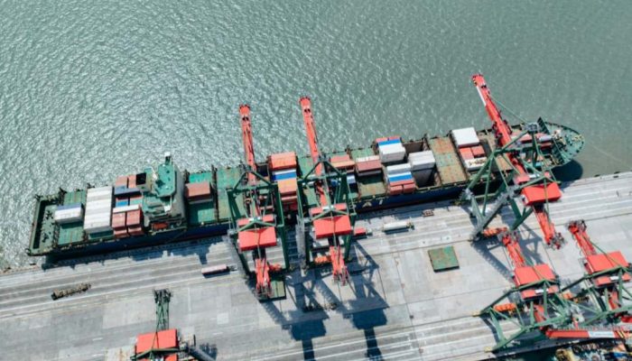 Pangkas Waktu Tunggu Sandar Kapal, Trafik Kapal di Terminal Teluk Lamong Naik Tajam