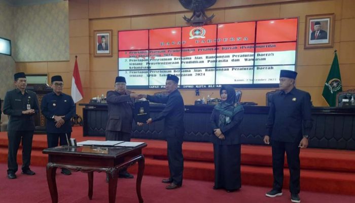 Wali Kota Blitar Hadiri Rapat Paripurna DPRD Kota Blitar Terkait Penetapan dan Persetujuan Raperda APBD TA 2024