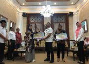 Pemkab Bondowoso Serahkan Dana Hibah Pilkada 2024 untuk KPU dan Bawaslu Tembus 63,5 M