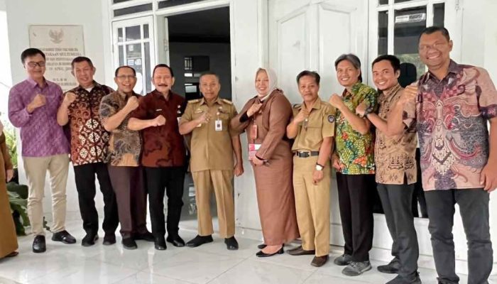 Tiga Pustama Disperpusip Jatim Berbagi Pengalaman di Sulsel