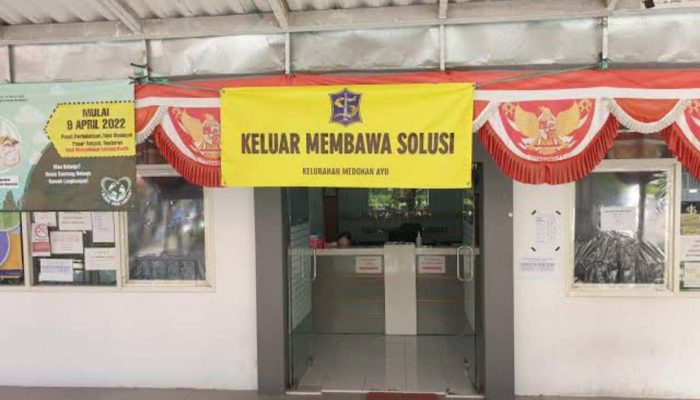 Lamban, Warga Keluhkan Pelayanan Kelurahan Medokan Ayu