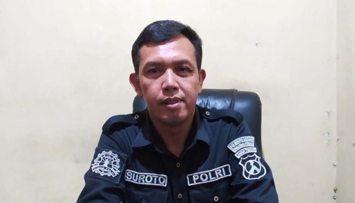 Anggota Kenakan Kaus Tribrata di Kafe, Ini Penjelasan Kasi Humas Polres Tanjung Perak