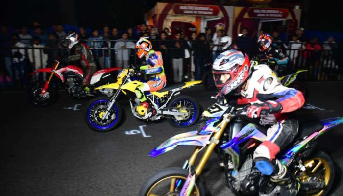 Ratusan Rider Adu Skill di KWB Night Race Championship Supermoto dan Road Race