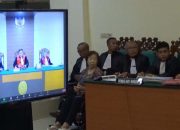 Melihat Perjuangan Nenek 78 Tahun di PN Jombang Demi Kelancaran Proses Persidangan