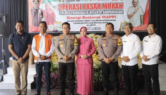 Polres Trenggalek Gelar Operasi Pasar Murah Untuk Bantu Masyarakat