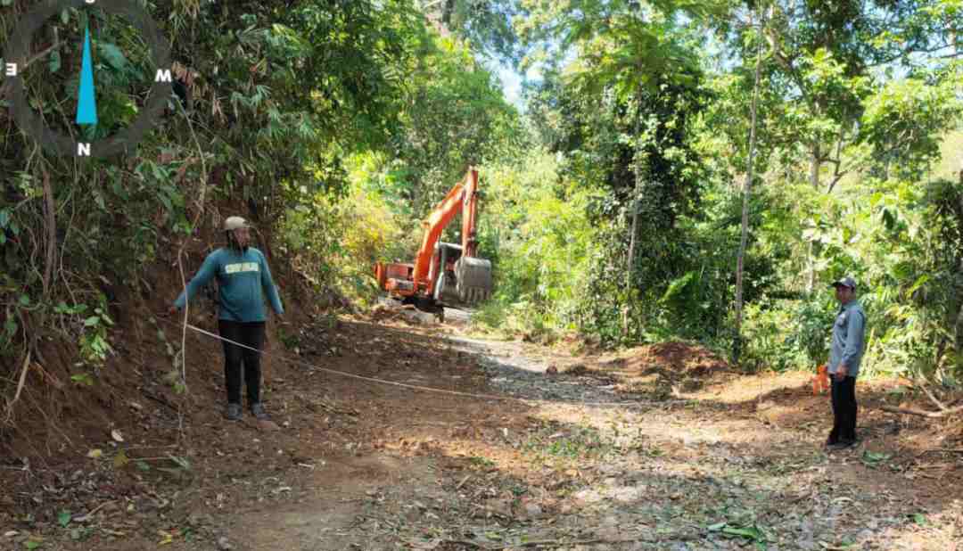 Perbaikan jalan pantai Bandealit
