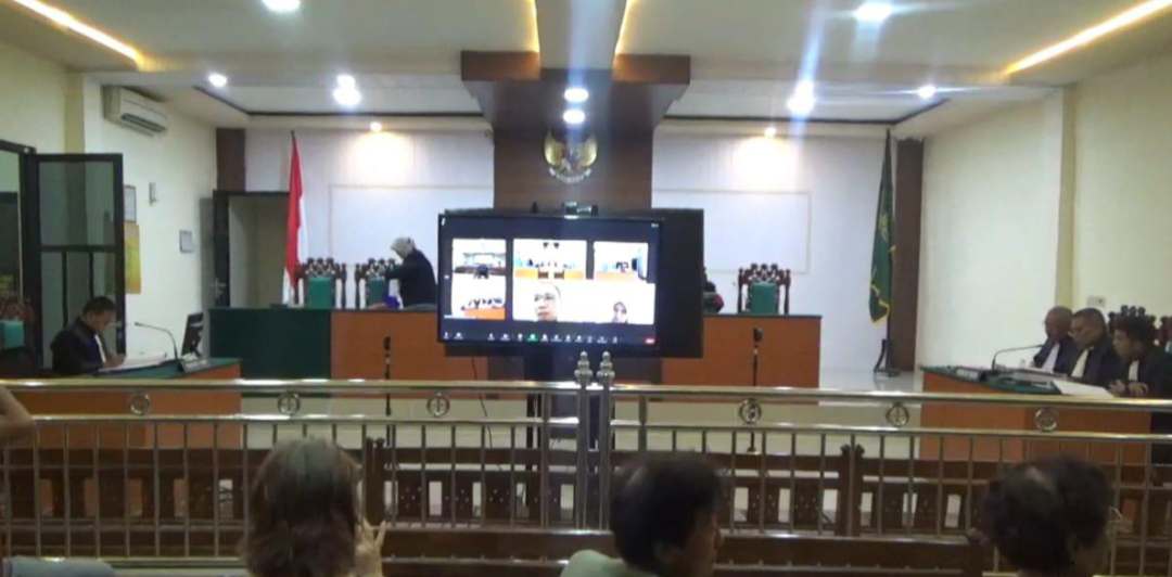 Sidang kakak ipar ditunda