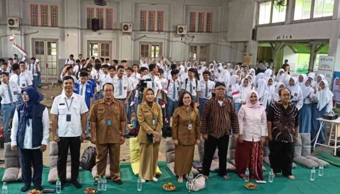 1000 Pelajar SMKN 2 Surabaya Deklarasi Stop Pernikahan Dini