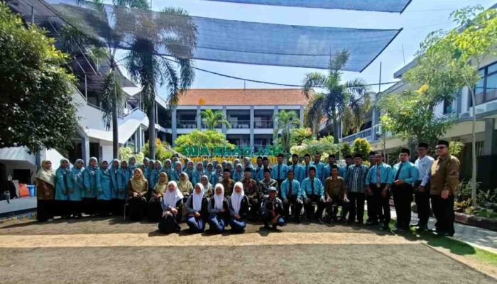 Gali SDM Siswa, Yayasan Al-Madani Studi Banding di Khadijah Surabaya