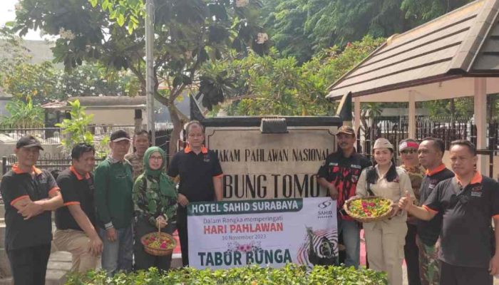 Peringati Hari Pahlawan Sahid Hotel Surabaya Tabur Bunga di Makam Bung Tomo