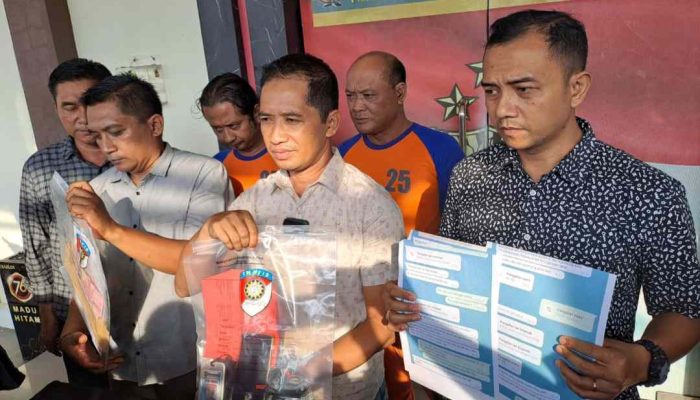 Polisi OTT 2 Pria Ngaku Wartawan, Peras Perangkat Desa di Jombang Rp2,5 Juta