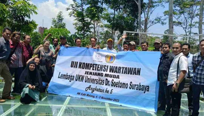 Untuk Kali Pertama LU Unitomo Surabaya Gelar UKW di Malang