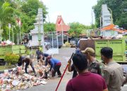 Demo Anarkis Petugas Kebersihan Buang Sampah di Pendapa Disebut Tak Paham Materi