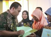 Bupati Blora Serahkan 703 SHM PTSL di Kelurahan Sonorejo
