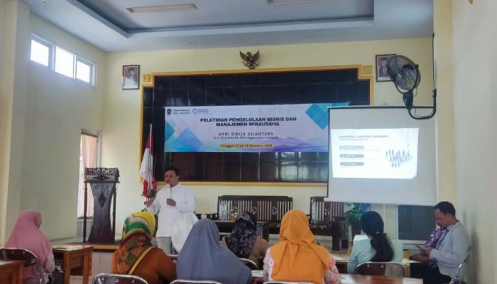 DPRD Lumajang Acungi Jempol Dinkop UKM Perindag