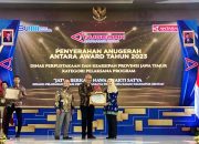 Mampu Siapkan Sarpras Kaum Rentan, Kepala Disperpusip Jatim Terima Penghargaan dari LKBN Antara