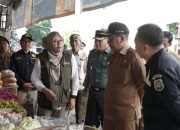Sidak Pasar Jelang Nataru, Pj Bupati Bondowoso Pastikan Stok Sembako