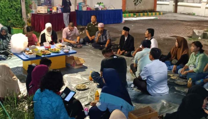 Malam Tahun Baru Kelurahan Semolowaru Diserbu Warga, Ada Apa ?