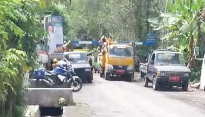 Wow, di Lumajang Banyak Jalan Desa Diportal, Profesi Ini Terancam