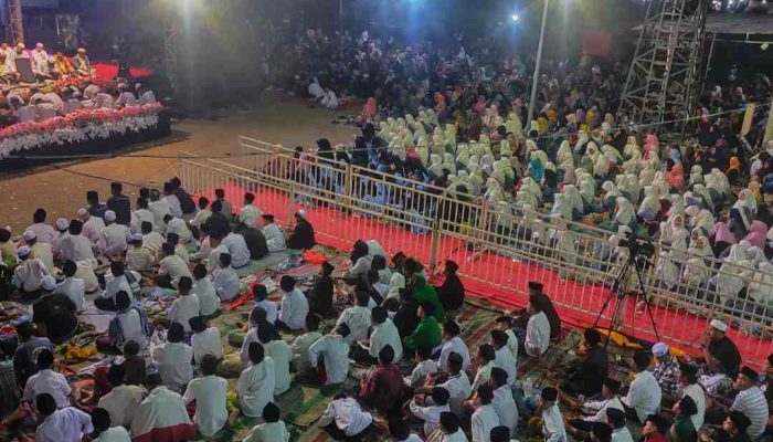 Puluhan Ribu Jamaah Hadiri Haul Akbar Habib Salim Asyatiri di Bondowoso