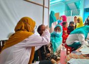 Kolaborasi 119 Mahasiswa Unusa dan Dinkes Surabaya Sukseskan Imunisasi SUB PIN Polio