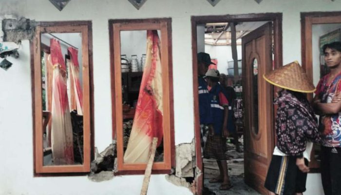 Rumah Warga Jember Tersambar Petir hingga Rusak Parah, Kerugian Ditaksir Capai Puluhan Juta