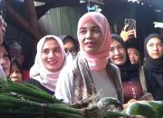 Akhiri Safari Politik di Jatim, Siti Atikoh Blusukan ke Pasar Tradisional Jombang