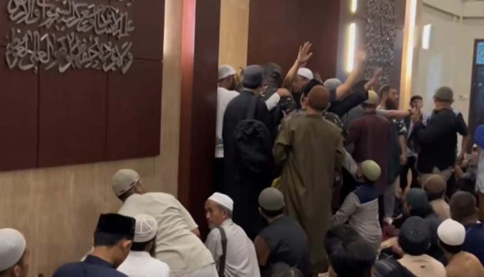 Berakhir Ricuh, Pengajian Ustaz Riza Basalamah di Surabaya, Dibubarkan