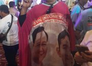 Cak Pilus, Desain Baju Kelelawar Ikut Apel Akbar Prabowo Gibran