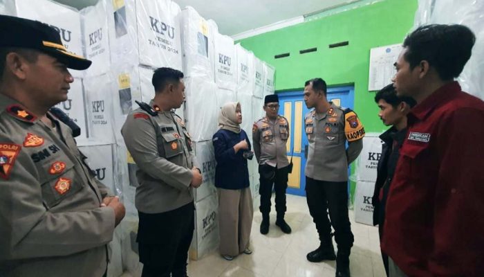 Kapolres Magetan Cek Gudang Logistik Pemilu 2024