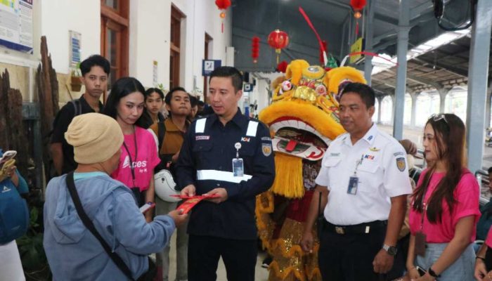 KAI Daop 9 Hadirkan Barongsai di Stasiun