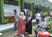 Melihat Semangat Ibunda Cak Imin Jalan Kaki Datangi TPS di Jombang