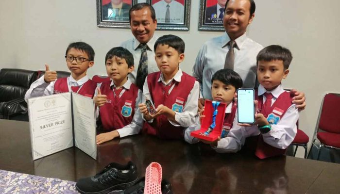 Arture Shoes Rakitan Siswa SD Mudipat Raih Silver Medal di Bangkok