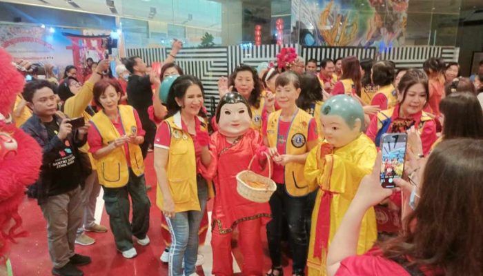 Sambut Imlek 2024, LCS Shining Berbagi Kebahagiaan
