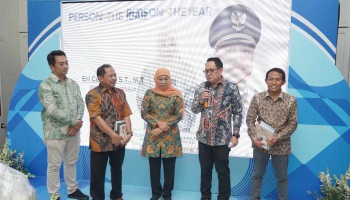 Prestasi Pimpin Jatim, Khofifah Raih Penghargaan Person of The Year