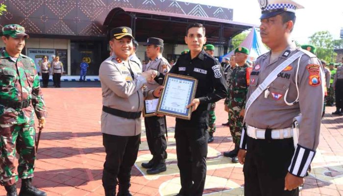 Kapolres Beri Penghargaan 30 Personel, Kodim, dan Masyarakat Ngawi