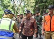 Akibat Curah Hujan Sangat Tinggi, Jalur Rajekwesi Kalipare – Donomulyo Malang Longsor