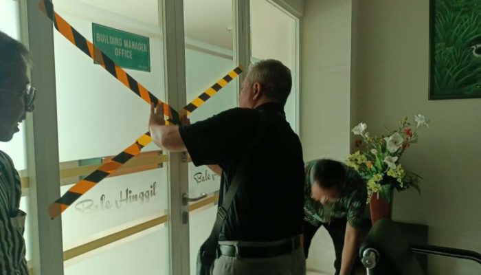 Marah, Penghuni Apartemen Bale Hinggil Segel Kantor Pengelola