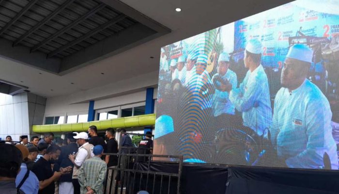 Puluhan Ribu Jemaah Khusyuk Selawat dan Doakan Prabowo-Gibran Sekali Putaran