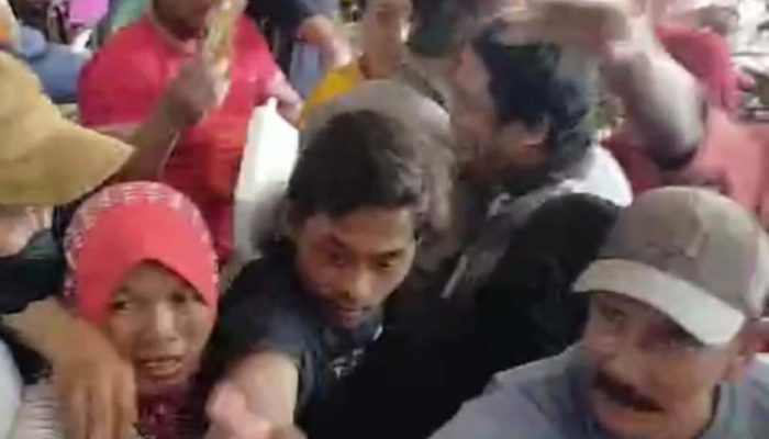 TKD Jatim Diserbu Emak-emak di Pasar Baru Gresik, Ribuan APK Ludes Sekejap