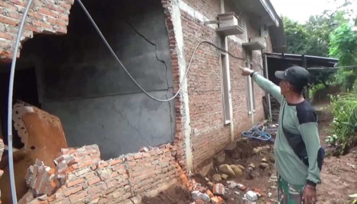 Belasan Rumah Warga di Jombang Rusak Akibat Bencana Tanah Gerak