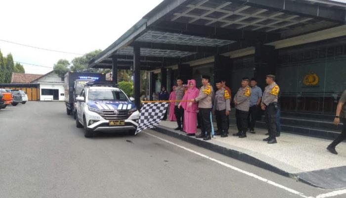Polres Madiun Kirim 1 Truk Bantuan ke Korban Banjir Jateng