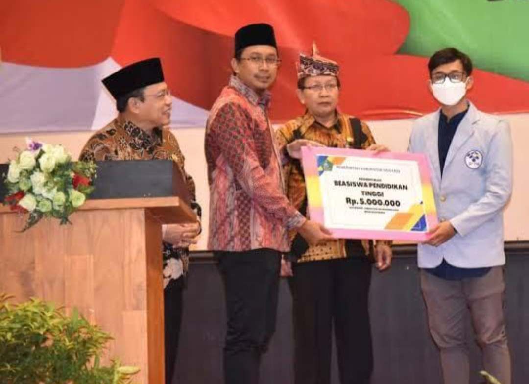 Beasiswa 10.0000