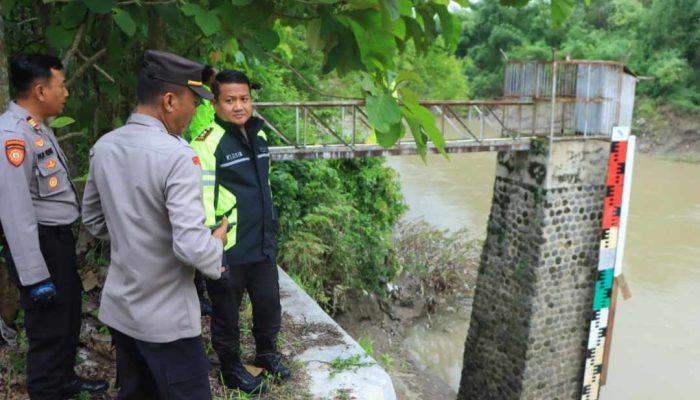 Kapolres Ngawi Patroli Cek Debit Air