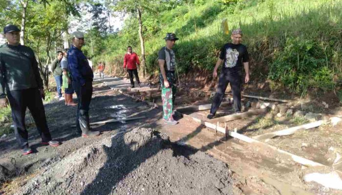 Kodim 0804, dan Pemkab Magetan Gotong-royong Kerja Bakti Permak Telaga Wahyu